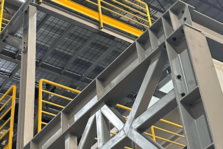 Las fabricaciones metálicas, construidas bajo estrictos estándares de calidad y seguridad, proporcionan accesos seguros.